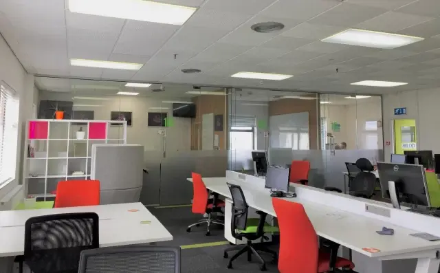 👀THROWBACK THURSDAY💚

😅Our HQ Co-Working space has had more changes than we can count over the years, with different layouts, finishing touches and of course the ‘Covid’ protection ‘barriers’! 

❓How many different variations do you think you’ve been here for? 

Pic 1: March 2020 just before Covid hit
Pic 2: Today, baking in the heatwave

#morworkspace #newquay #cornwall #coworking #hotdesk