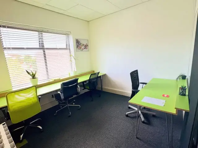 💻PRIVATE OFFICE DAY BOOKINGS📱

Our private office space is perfect for anyone looking for that bit of extra privacy when booking a remote workspace. 

Teams Meetings?
Telephone calls? 
Video appointments? 

✅We got you covered 

Day Bookings: £40+ VAT which includes access to all member facilities

💚Call, email or message us to book

#privateofficerental #workspace #newquay #cornwall #remotework